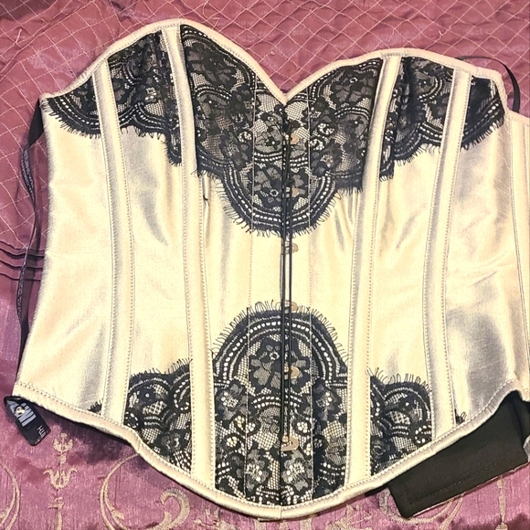 Silver and black women's corset - Picture 1 of 3